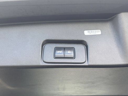 Used 2025 Nissan Rogue SV FWD image 23