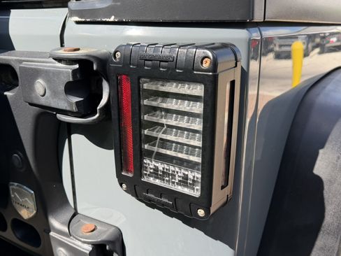 Used 2013 Jeep Wrangler Unlimited Rubicon AWD/4WD image 8