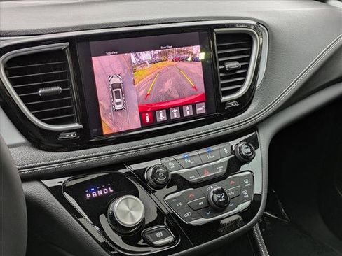 New 2026 Chrysler Pacifica Limited image 15