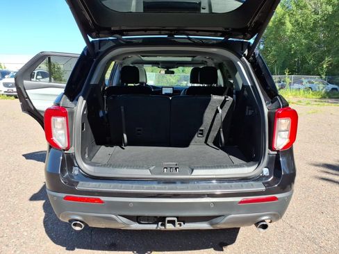 Used 2022 Ford Explorer XLT w/ Equipment Group 202A AWD/4WD image 14