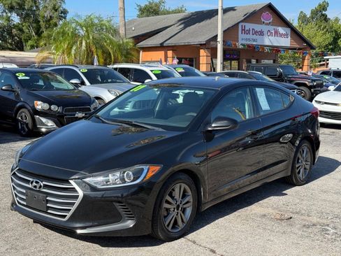Used 2017 Hyundai Elantra SE FWD image 2