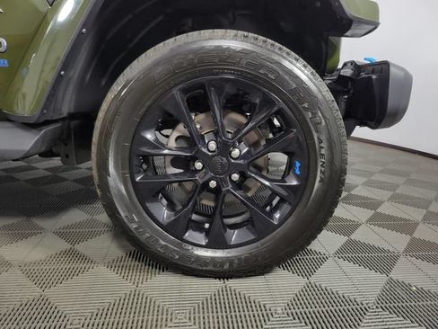 Used 2022 Jeep Wrangler Unlimited Sahara AWD/4WD image 12
