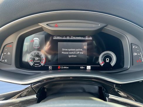 Certified 2025 Audi Q8 Prestige image 16