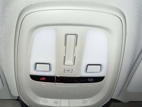 Used 2023 Volvo V60 B5 Cross Country Plus w/ Climate Package image 25