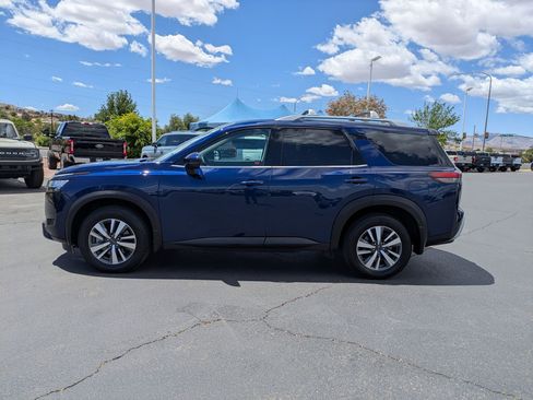 Used 2024 Nissan Pathfinder SL AWD/4WD image 6