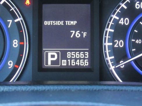 Used 2010 INFINITI G37 Convertible w/ Premium Pkg image 31