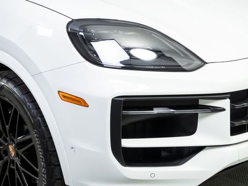 New 2026 Porsche Cayenne Coupe AWD/4WD image 38