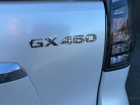 Used 2023 Lexus GX 460 Premium w/ Accessory Package AWD/4WD image 11