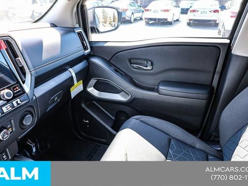 Certified 2025 Nissan Frontier SV w/ SV Convenience Package RWD image 43