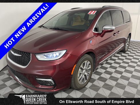 Used 2021 Chrysler Pacifica Pinnacle FWD image 1