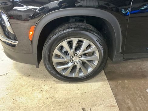 Certified 2025 Buick Enclave Preferred image 11