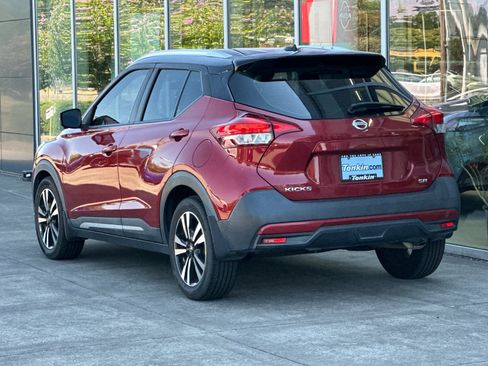 Used 2019 Nissan Kicks SR w/ SR Premium Package FWD image 5