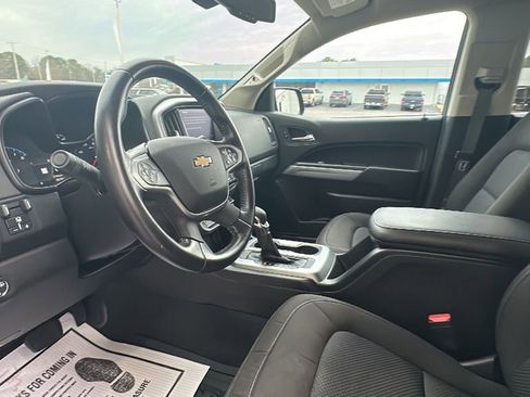 Used 2022 Chevrolet Colorado LT w/ LT Convenience Package image 11