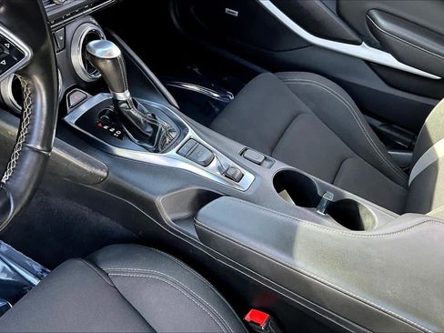 Used 2021 Chevrolet Camaro LT w/ RS Package image 9