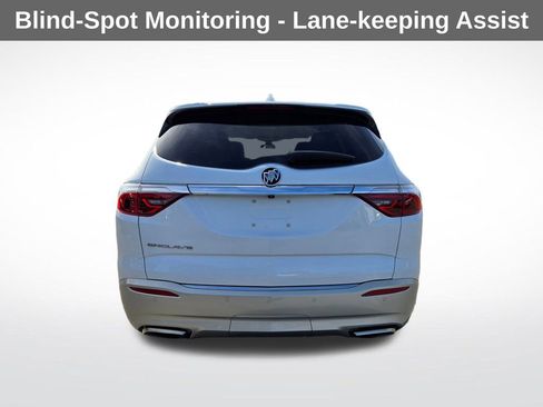 Used 2022 Buick Enclave Essence image 7