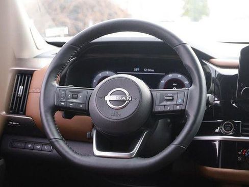 Used 2024 Nissan Pathfinder Platinum w/ Cargo Package image 28