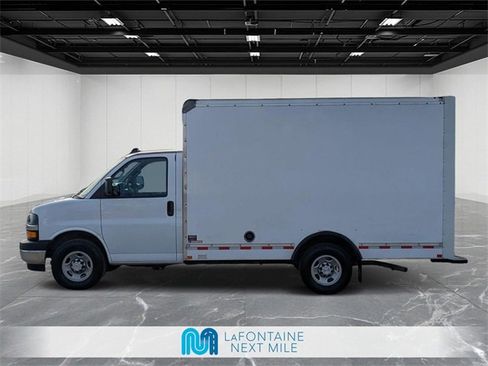 Used 2022 Chevrolet Express 3500 w/ Power Convenience Package image 2