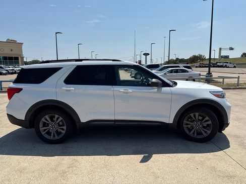 Used 2021 Ford Explorer XLT w/ Equipment Group 202A RWD image 17