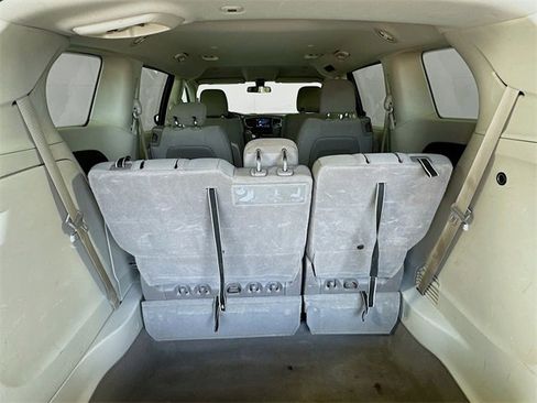 Used 2020 Chrysler Voyager LX image 24