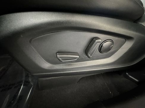 Used 2022 Ford Explorer XLT w/ Equipment Group 202A image 14