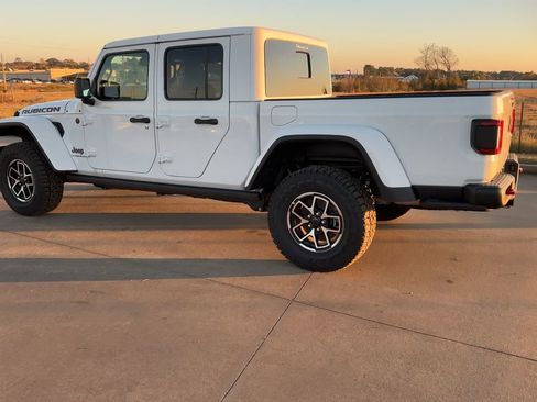 New 2025 Jeep Gladiator Rubicon w/ Convenience Group image 7