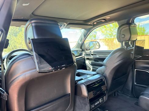 Used 2022 Jeep Wagoneer Series III w/ Premium Group I AWD/4WD image 22