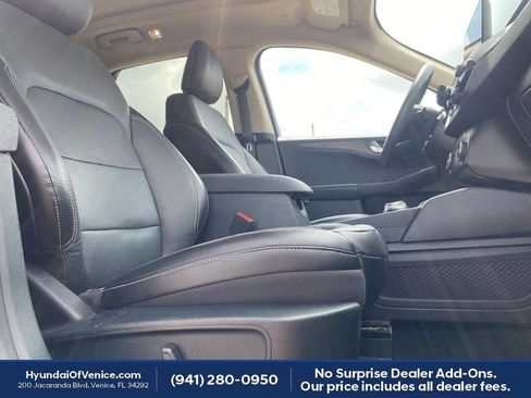 Used 2020 Ford Escape Titanium w/ Titanium Premium Package 2.0 AWD/4WD image 17