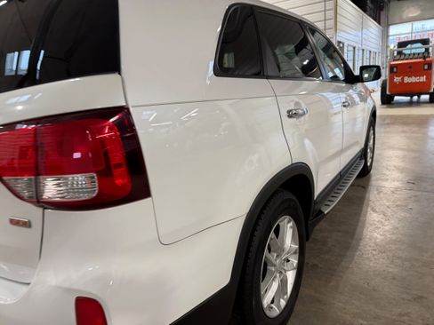 Used 2014 Kia Sorento LX image 22