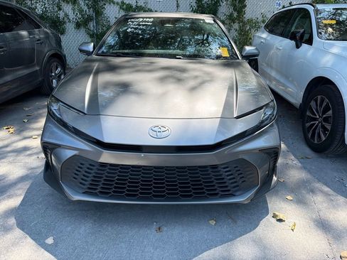 Used 2025 Toyota Camry SE w/ Convenience Package FWD image 2