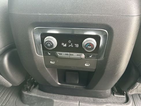 Certified 2023 GMC Yukon XL SLT w/ SLT Luxury Package image 33