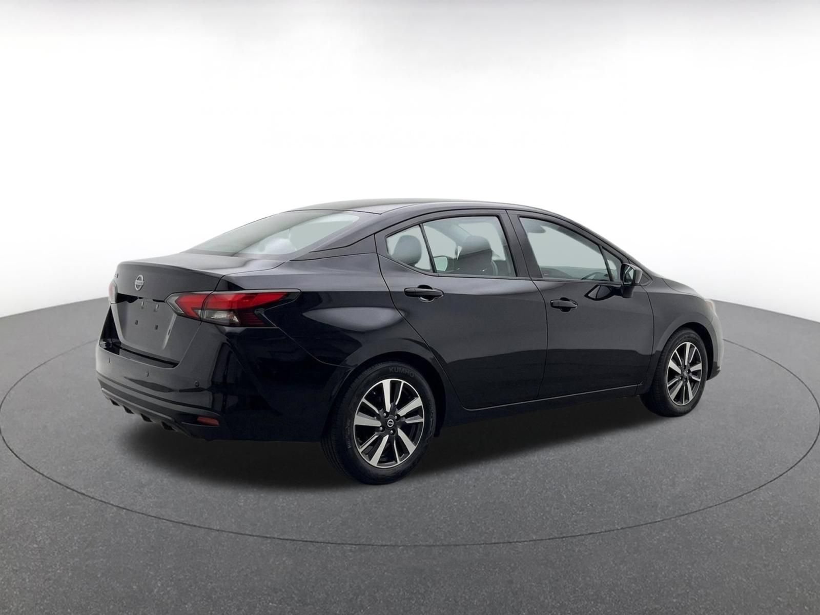 Used 2025 Nissan Versa SV FWD image 10