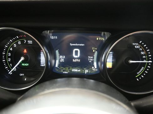 Used 2022 Jeep Wrangler Unlimited Sahara w/ Cold Weather Group image 9