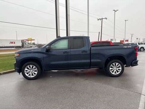 Used 2020 Chevrolet Silverado 1500 Custom w/ Custom Value Package image 4