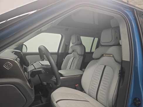 Used 2023 Rivian R1S Adventure AWD/4WD image 20