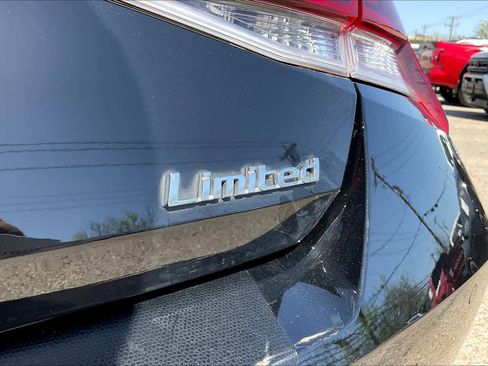 Used 2021 Hyundai Elantra Limited FWD image 10