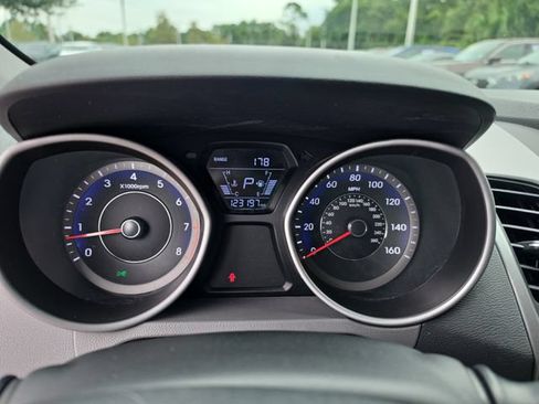 Used 2015 Hyundai Elantra SE w/ Option Group 02 FWD image 17