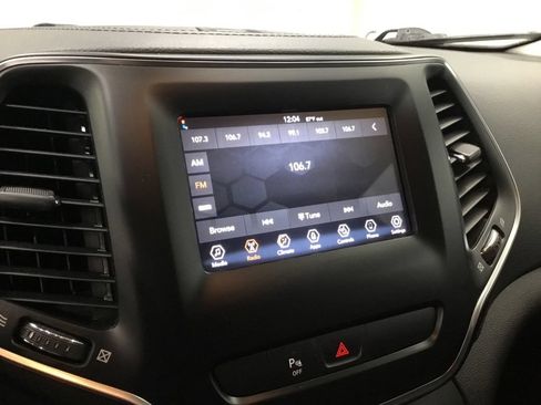 Used 2019 Jeep Cherokee Latitude Plus AWD/4WD image 15