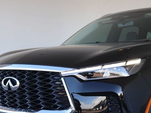 Certified 2025 INFINITI QX60 Luxe w/ Vision Package image 11
