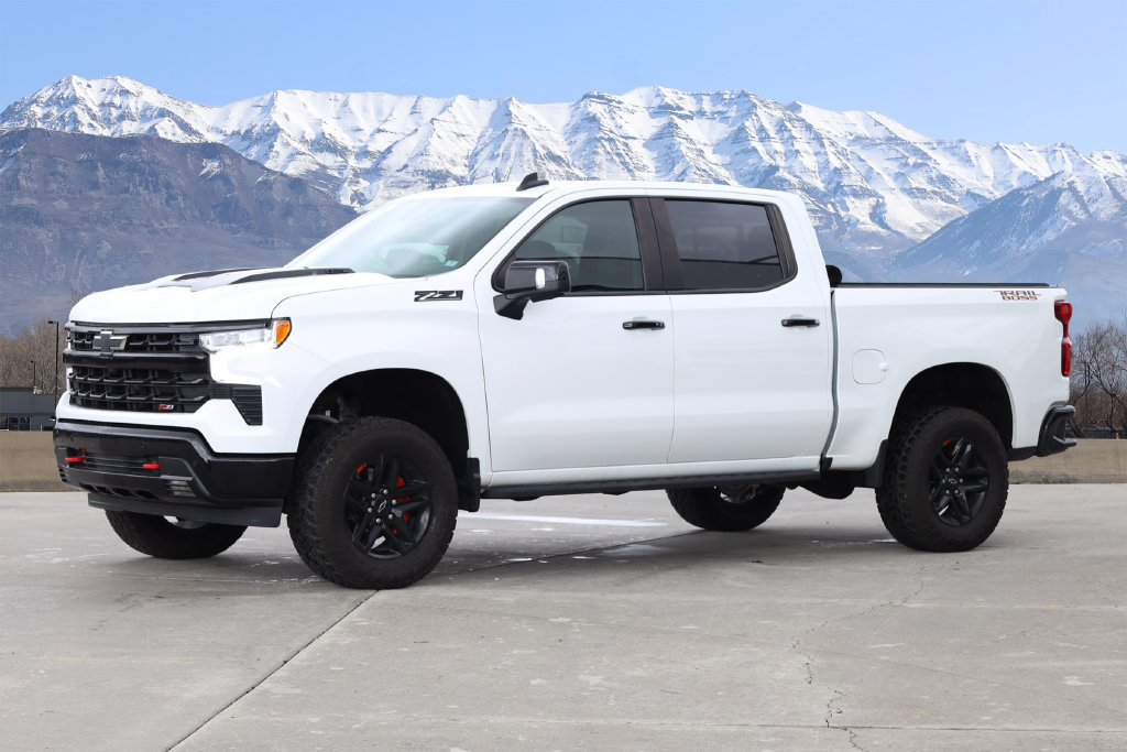 Used 2024 Chevrolet Silverado 1500 LT Trail Boss w/ LT Trail Boss Premium Package AWD/4WD image 2