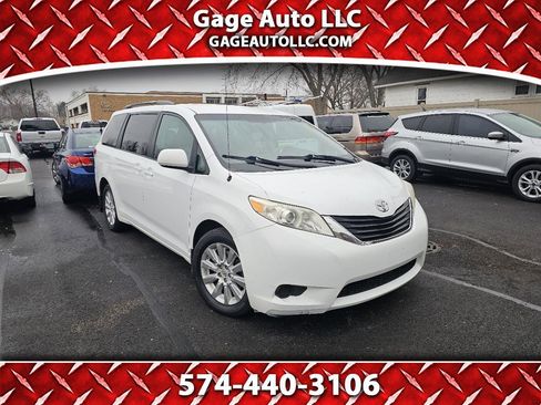Used 2012 Toyota Sienna LE w/ Towing Pkg image 1