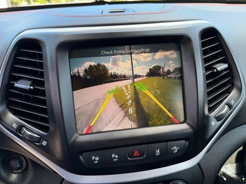 Used 2014 Jeep Cherokee Trailhawk w/ Technology Group AWD/4WD image 23