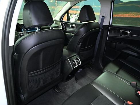 Used 2025 Kia Sorento S image 47