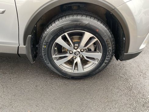 Used 2018 Toyota RAV4 XLE image 9