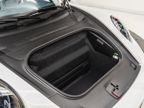 Used 2025 Porsche 911 Carrera w/ Premium Package image 34