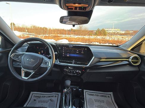 Used 2025 Chevrolet Trax ACTIV w/ Sunroof Package image 27