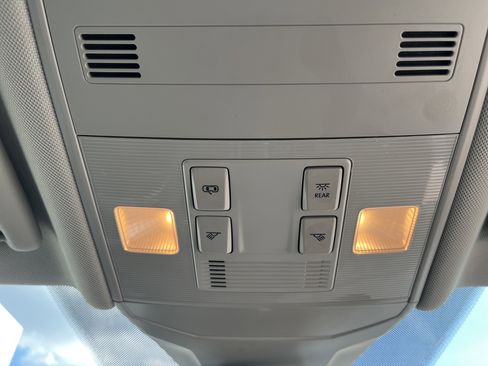 Used 2024 Volkswagen Jetta SE image 17