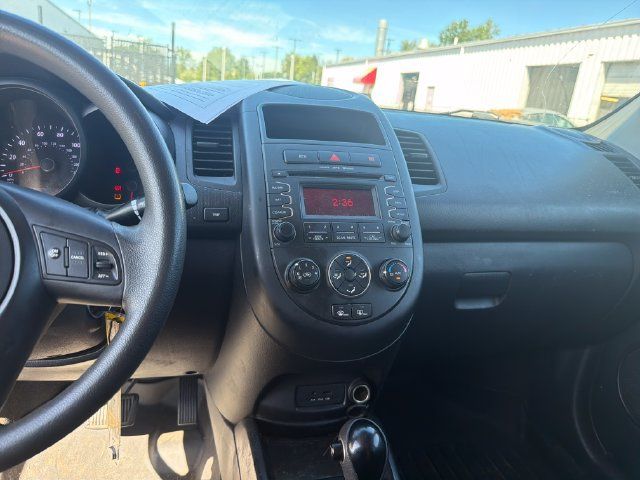 Used 2012 Kia Soul FWD image 13