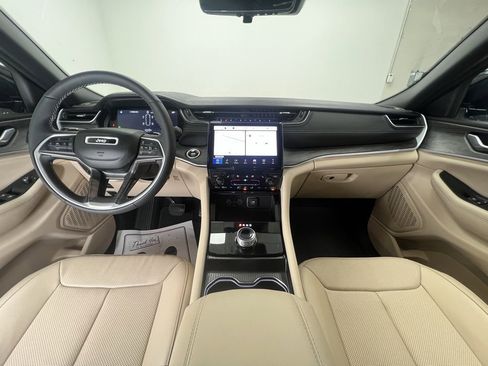 Certified 2024 Jeep Grand Cherokee L Limited w/ Luxury Tech Group II image 12