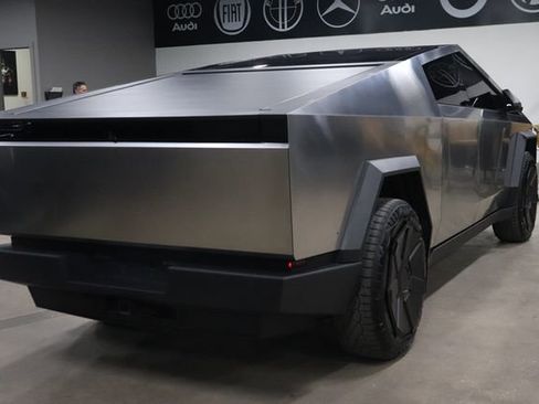 Used 2024 Tesla Cybertruck AWD Crew Cab image 6