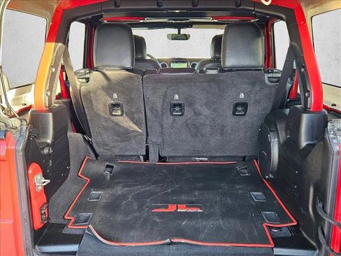 Used 2018 Jeep Wrangler Unlimited Sahara image 6